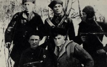 osiedle Leskówka - Partyzanci sowieccy ze zgrupowania ppłk. Iwana Zołotara zimą 1944. foto: za I. Zołotar, Przyjaźń wojennych lat